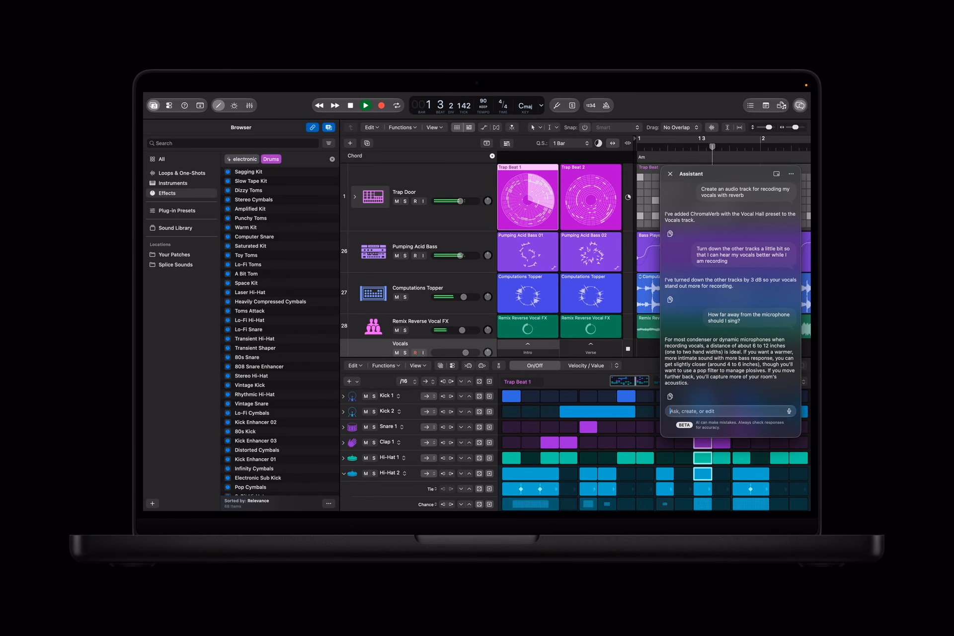Asistente de Logic Pro junto a una sesión musical