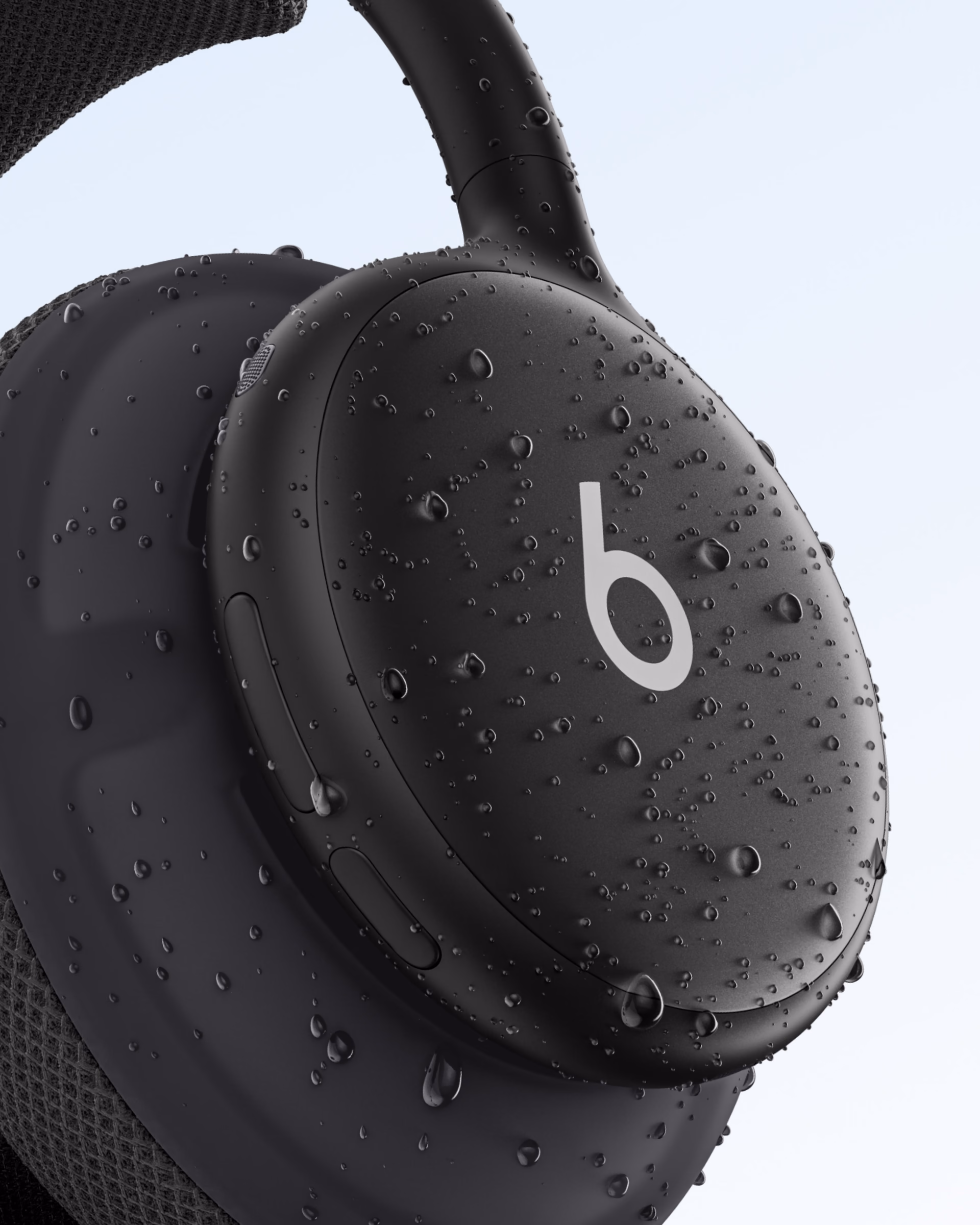 Beats 360 exposed to water droplets thanks to their IPX4 protection