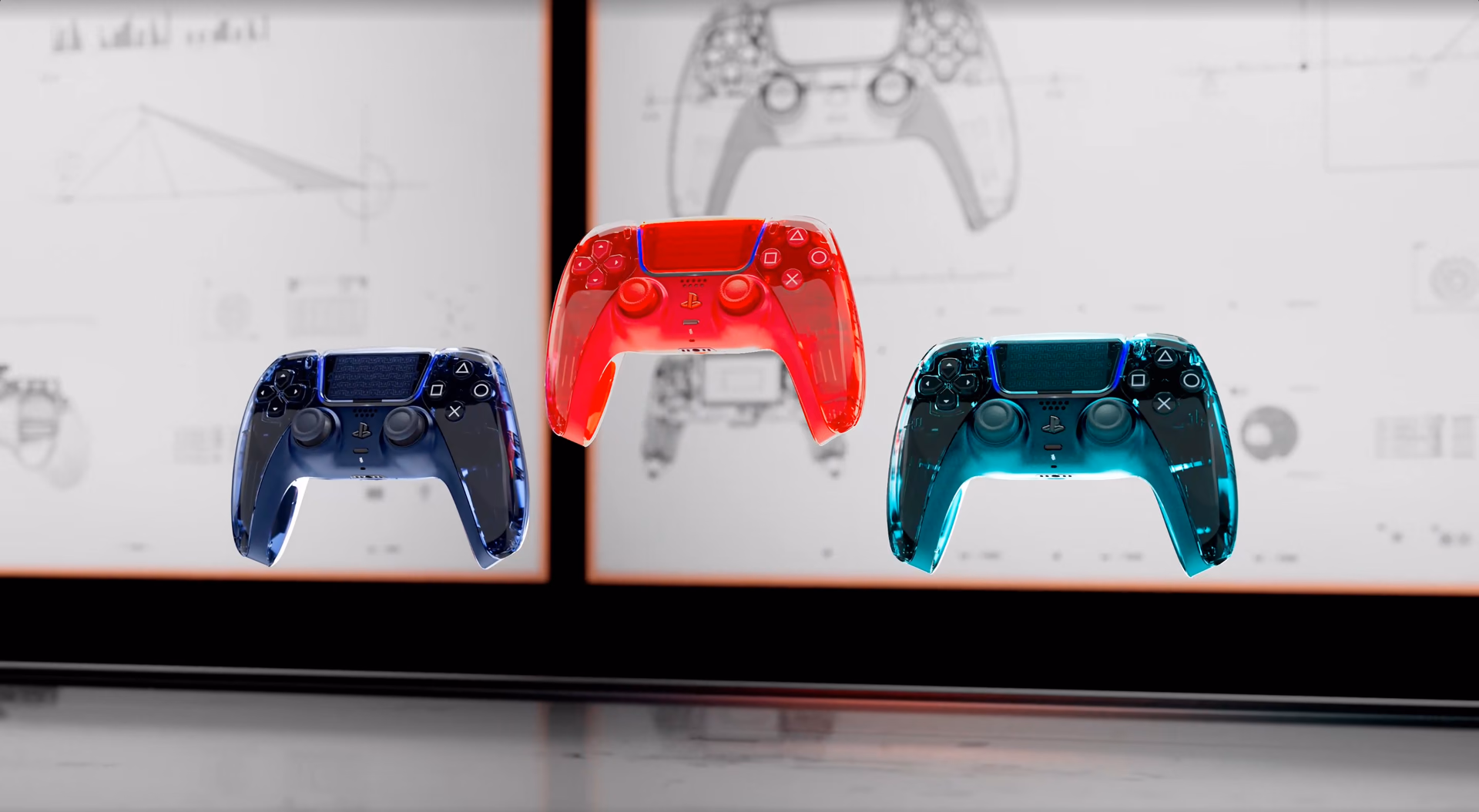 Tres DualSense transparentes frente a bocetos de diseño
