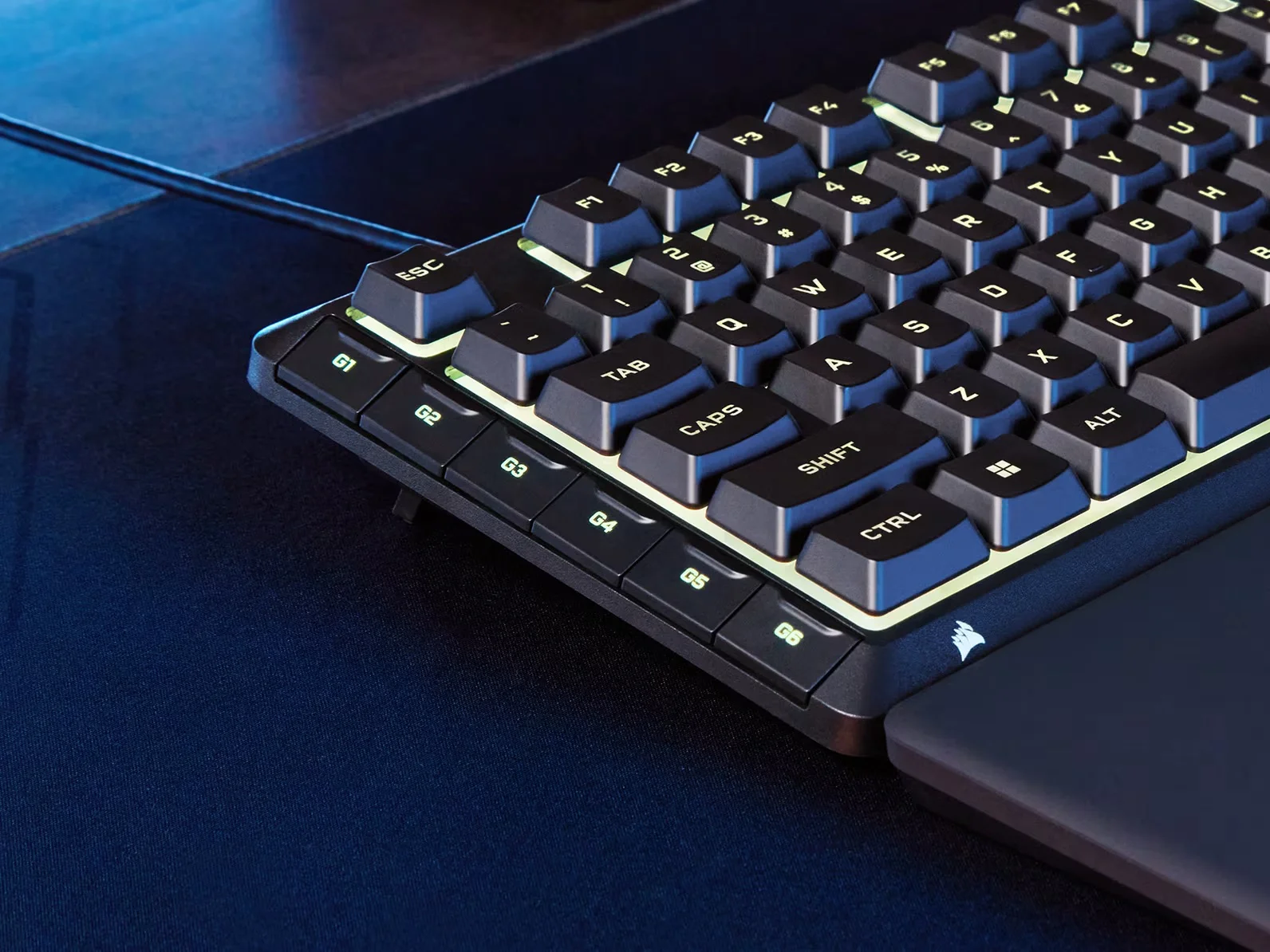 Columna de seis teclas G programables en el borde izquierdo del Skiff 100 Plus