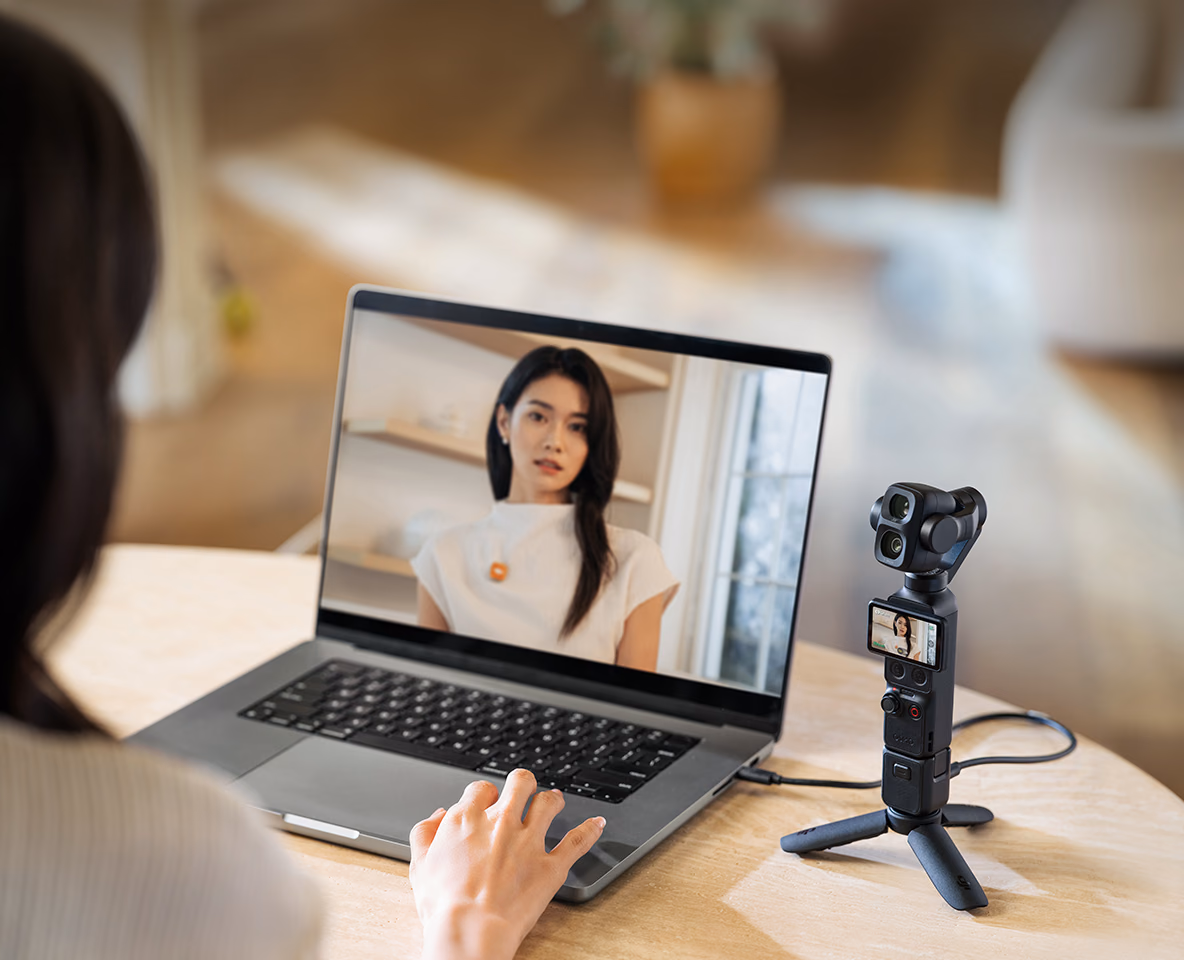 Osmo Pocket 4P en mini trípode usada como webcam