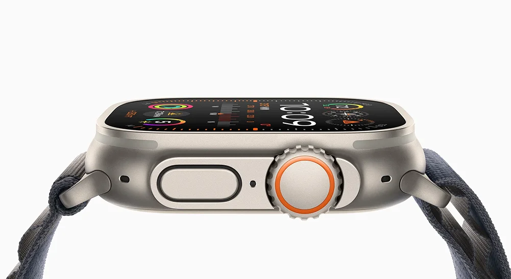 Apple Watch Ultra con caja de titanio visto de perfil, el modelo actual que sería sucedido por el Ultra 4