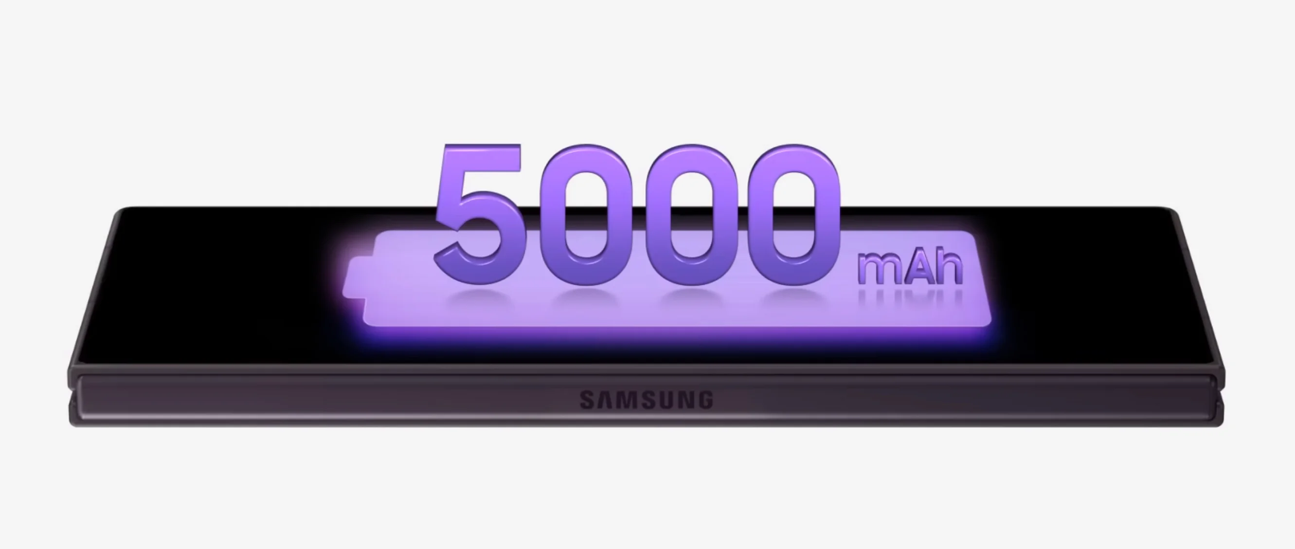 El Galaxy Z Fold 8 Ultra plegado sobre fondo claro con el gráfico de 5000 mAh sobre la pantalla