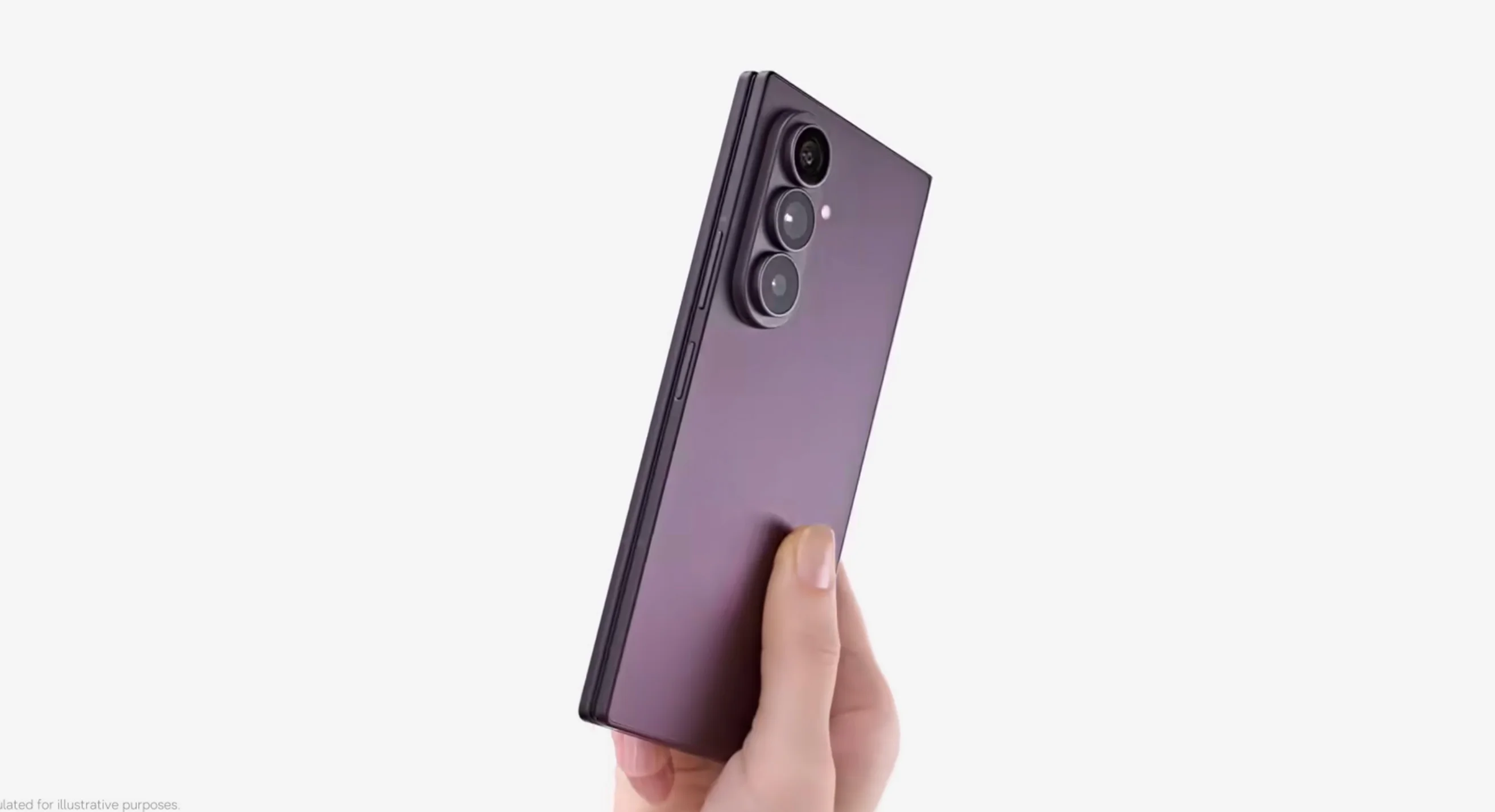 El Galaxy Z Fold 8 Ultra plegado en color violeta, sostenido con una mano