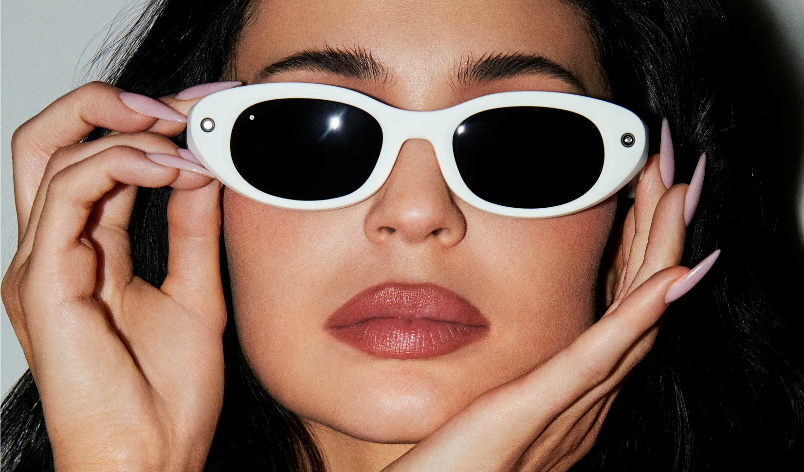 Kylie Jenner with the Meta Glasses Starfire in the new Ivory color