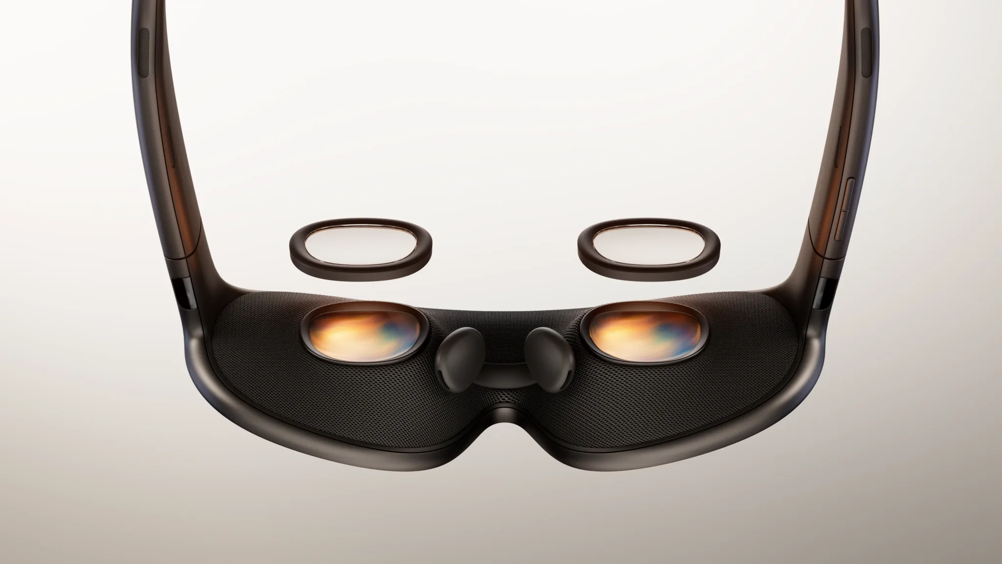 Interior of the Meta VR Glasses with the pancake lenses and eye sensors