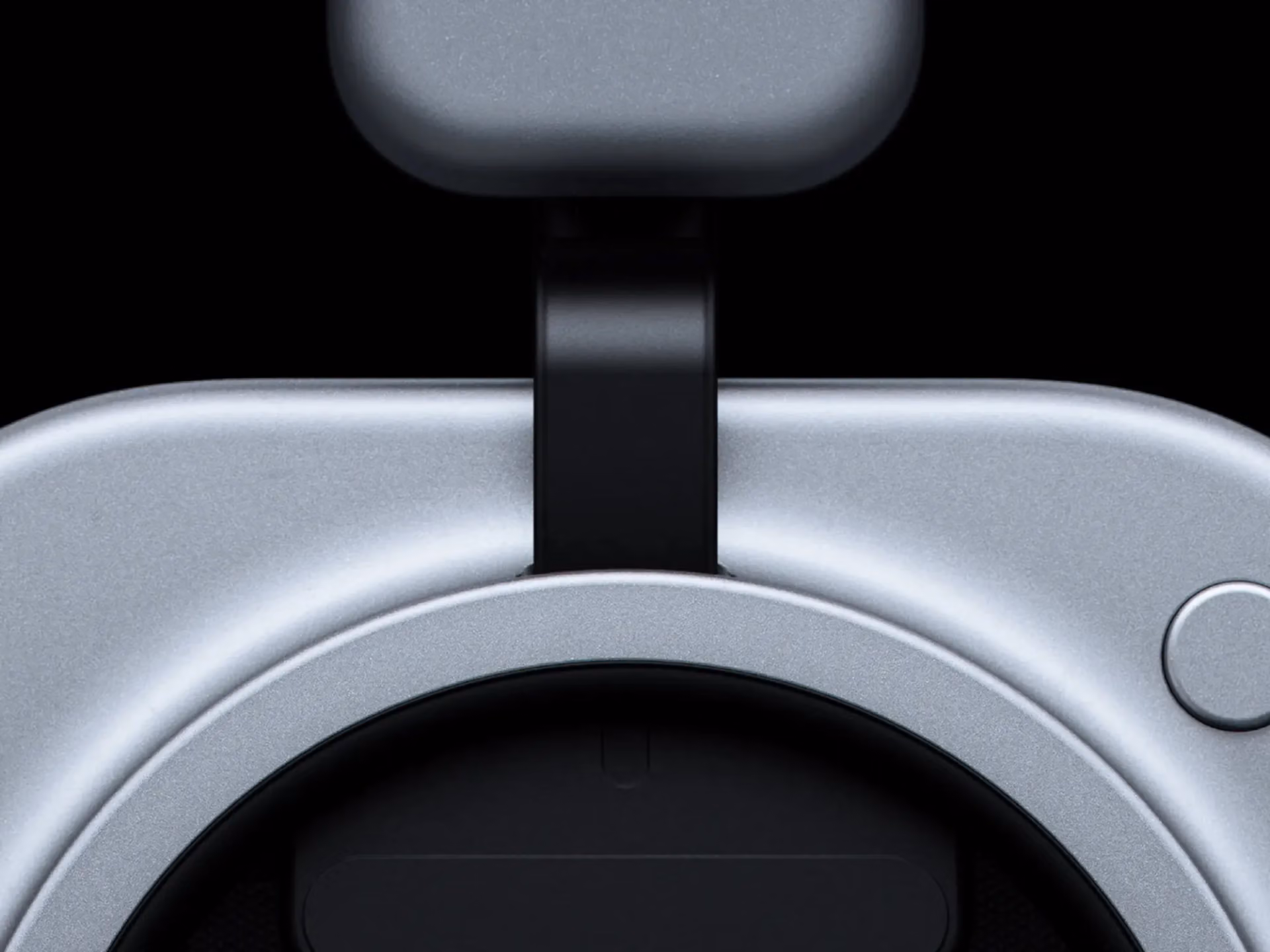 Aluminum ring and black hinge of the Headphone (1) Pro earcup