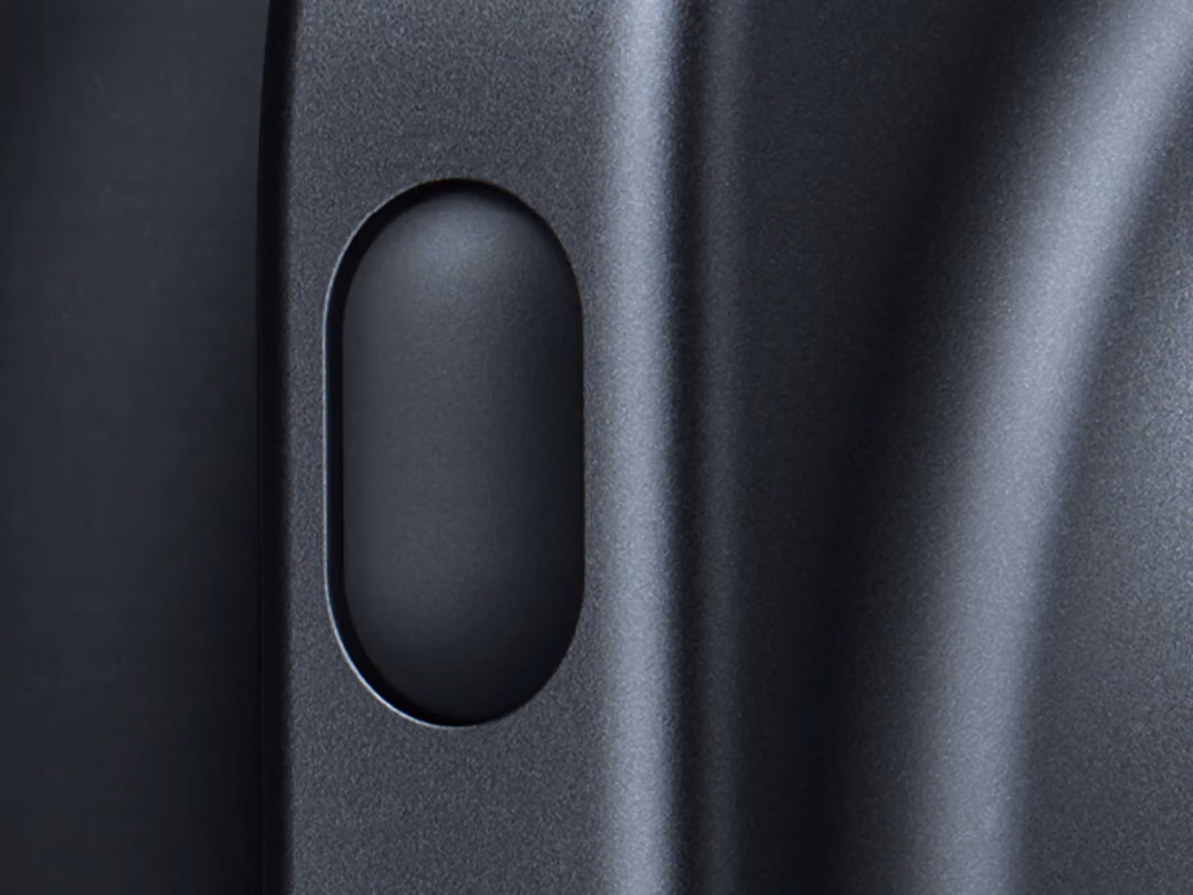 Volume wheel on the side of the Headphone (1) Pro earcup