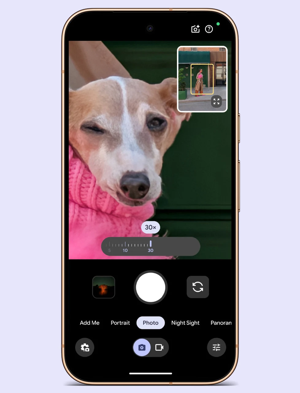 El visor del Pixel 11 con el zoom en 30x, la miniatura de referencia y el control deslizante de aumento