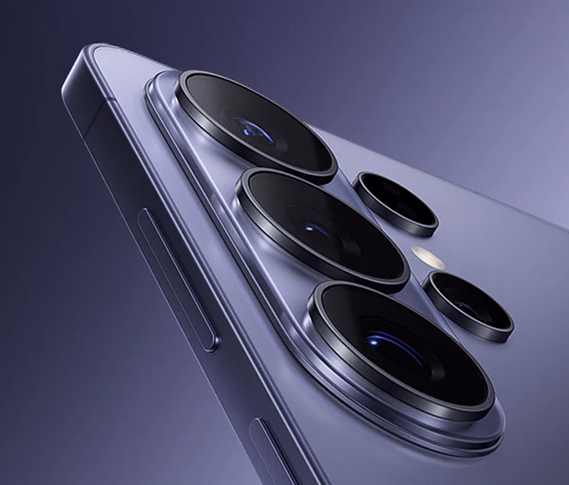 Módulo de cámara del Galaxy S26 Ultra en violeta con los cuatro sensores escalonados