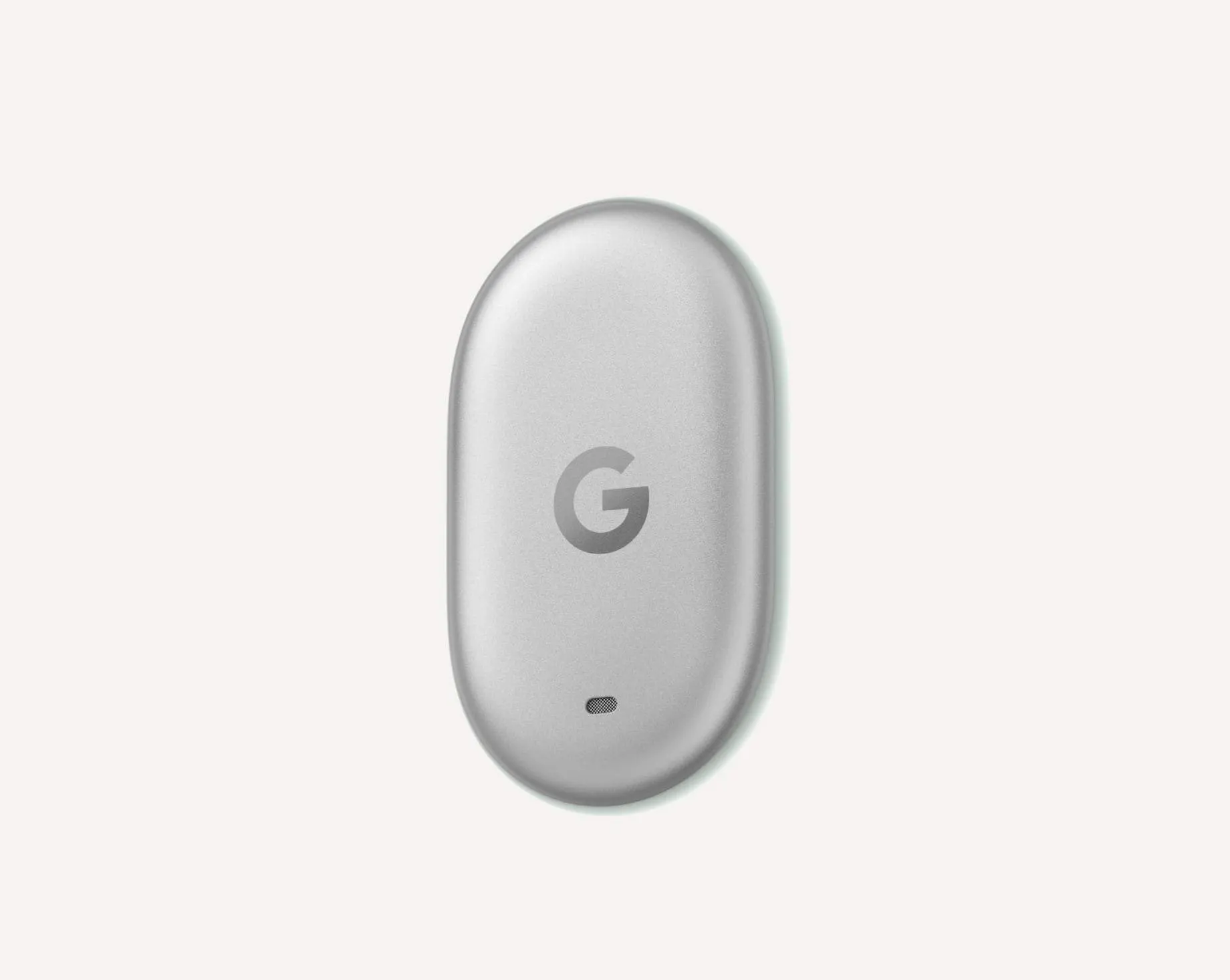 Vista frontal del Pixel Tag en color Fog, con el logo de Google y la rejilla del altavoz en la parte inferior