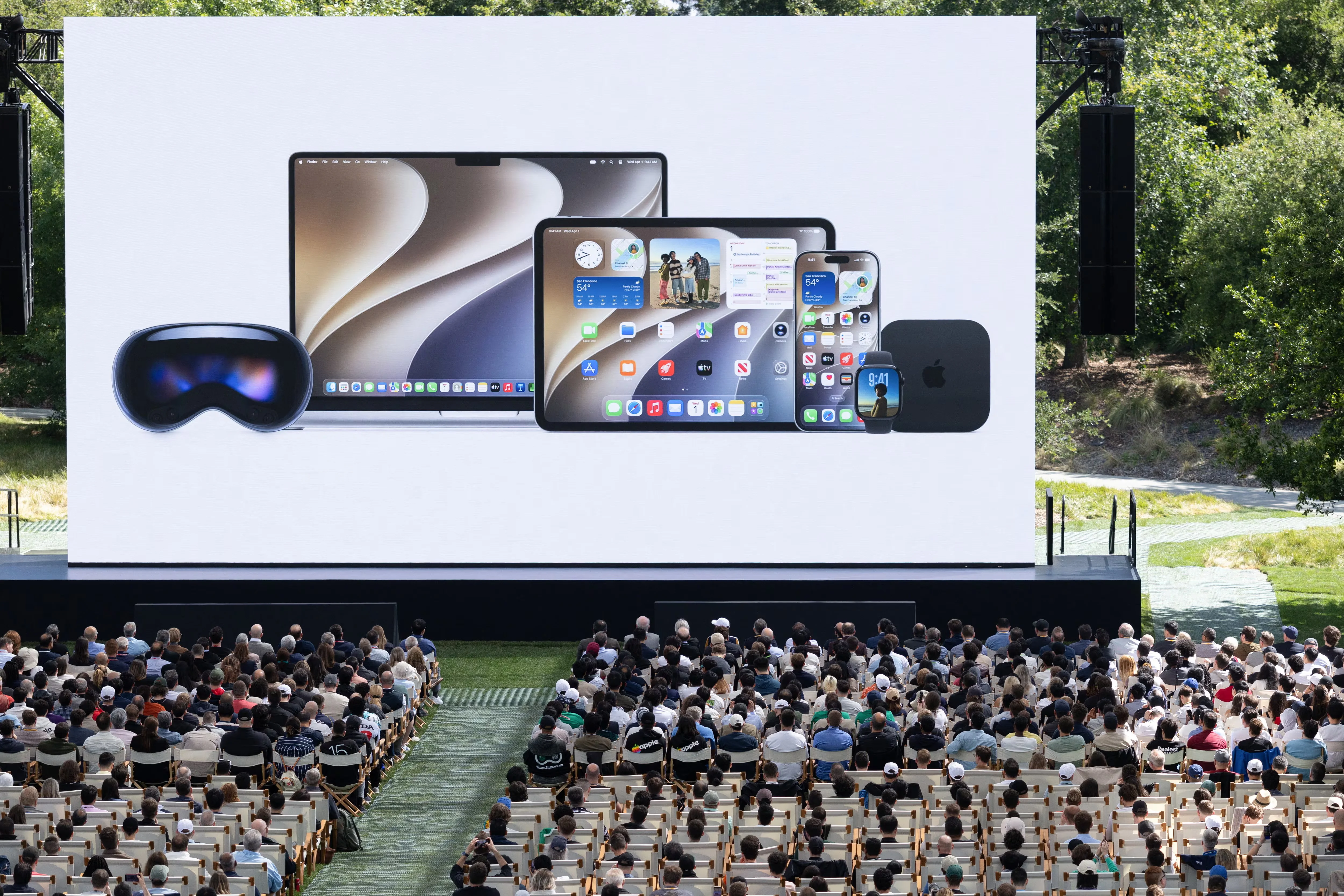 Vista de la keynote de la WWDC 2026 con el ecosistema de Apple en la pantalla principal